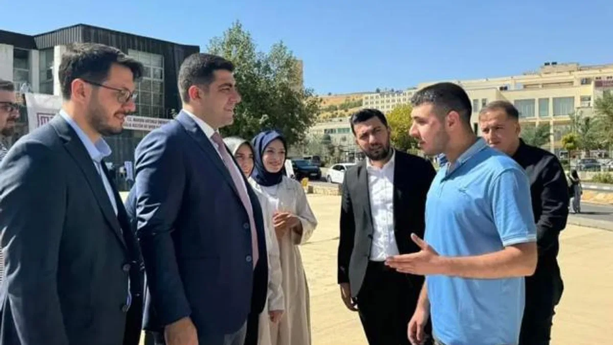 AK Parti Mardin İl Başkanı Uncu'dan ÜNİAK standına ziyaret