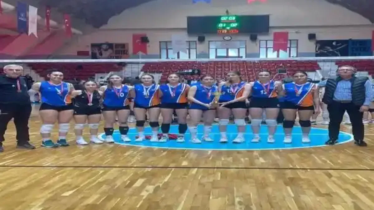 Genç Kadınlar Voleybol Takımı Adana şampiyonu oldu