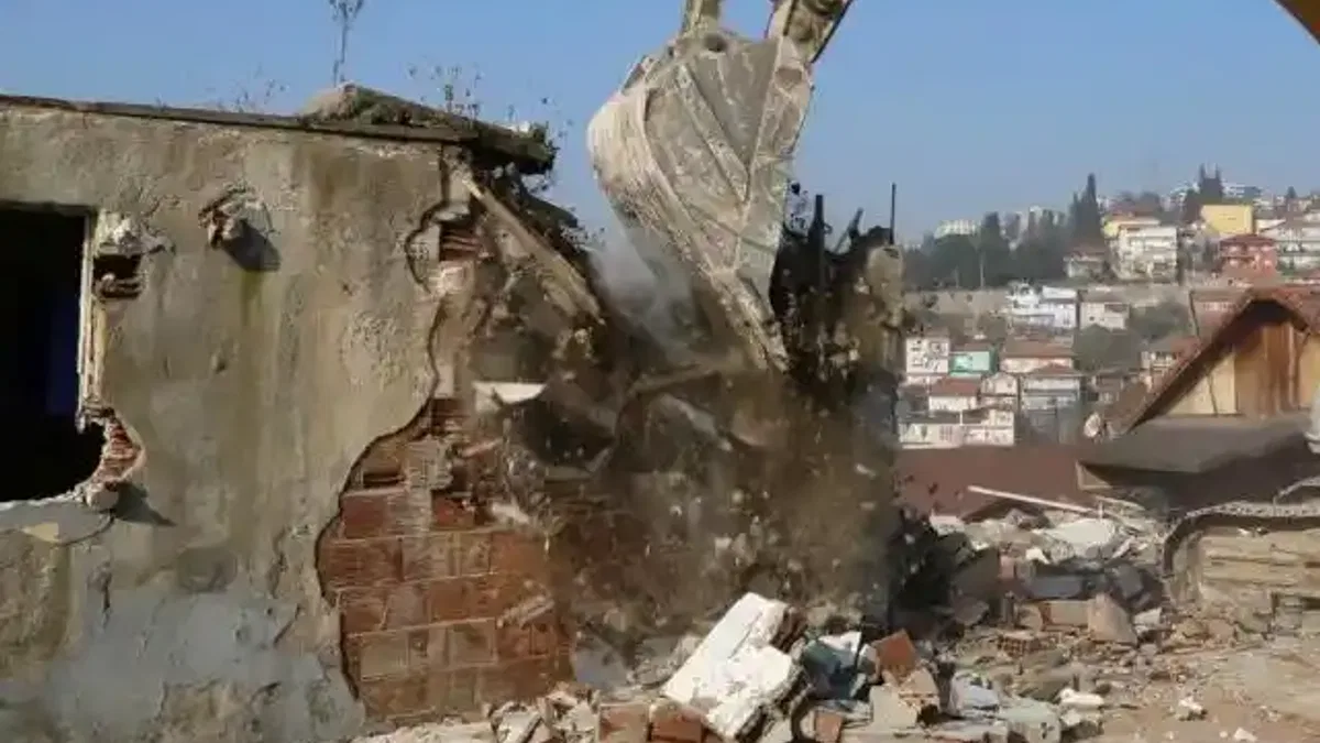 Kocaeli Cedit'te 7 bina daha yıkıldı