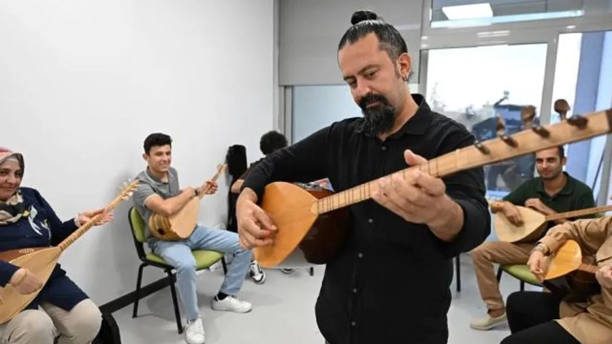 Mersin'de ücretsiz enstrüman kurslarına yoğun ilgi