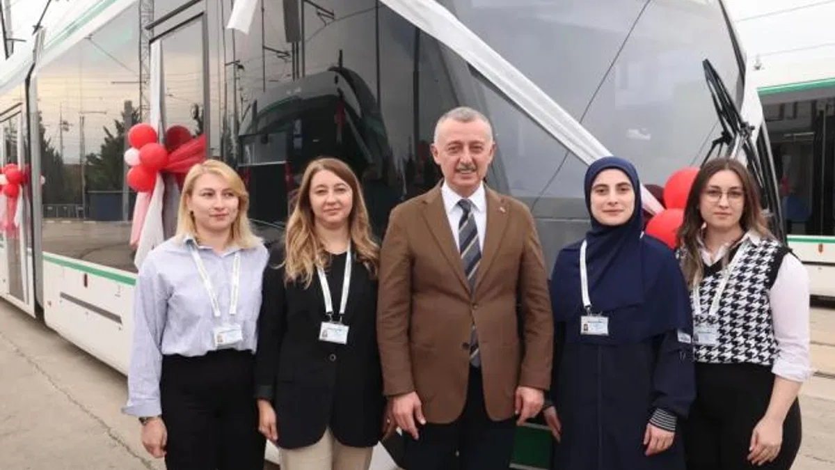 Başkan Büyükakın:  Vatman olmak isteyen  kadınlara kapımız açık