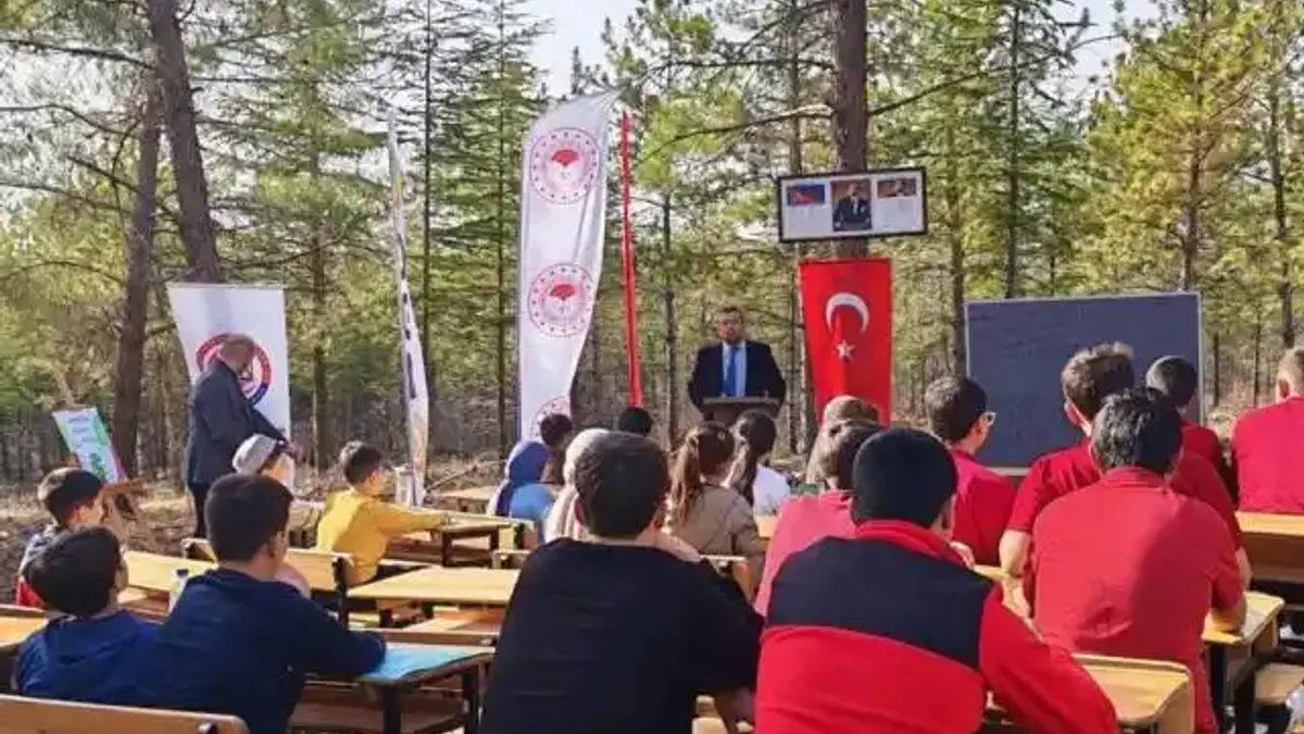 Ankara'da sınıf bir günlüğüne ormana taşındı