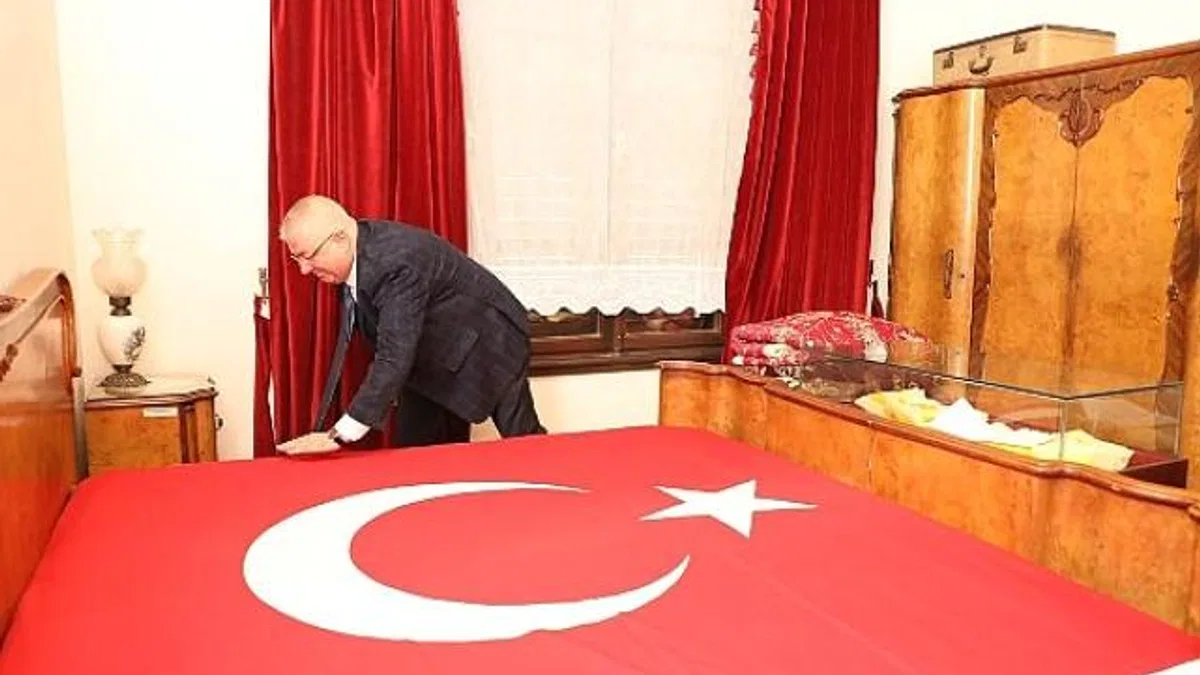 Edremit Ata'sını büyük bir özlemle andı