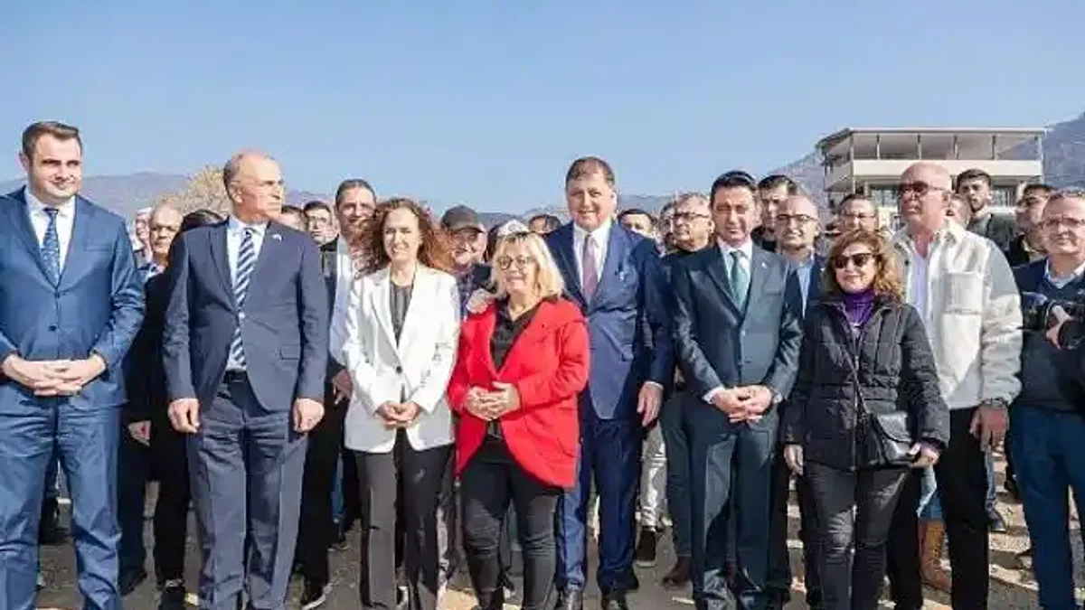 Başkan Tugay, bal ormanına fidan dikti