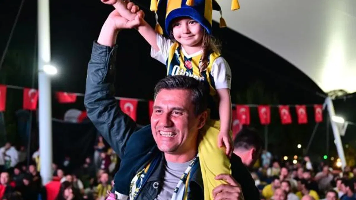Manisalılar finali Başkan Zeyrek'le izledi