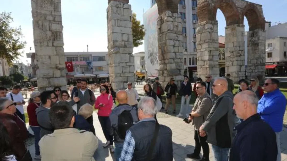 İzmirli turist rehberlerinden Efes Tarlası Yaşam Köyü’ne eğitim ziyareti