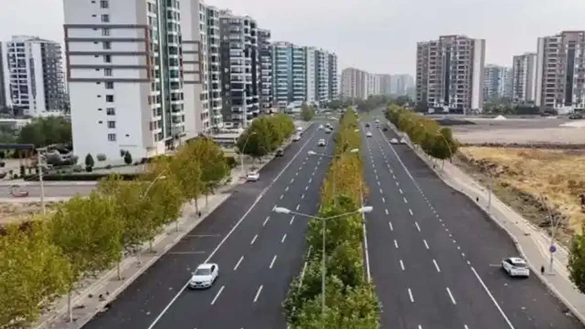 170 bin ton sıcak asfaltla Diyarbakır'ın ana aksları yenilendi