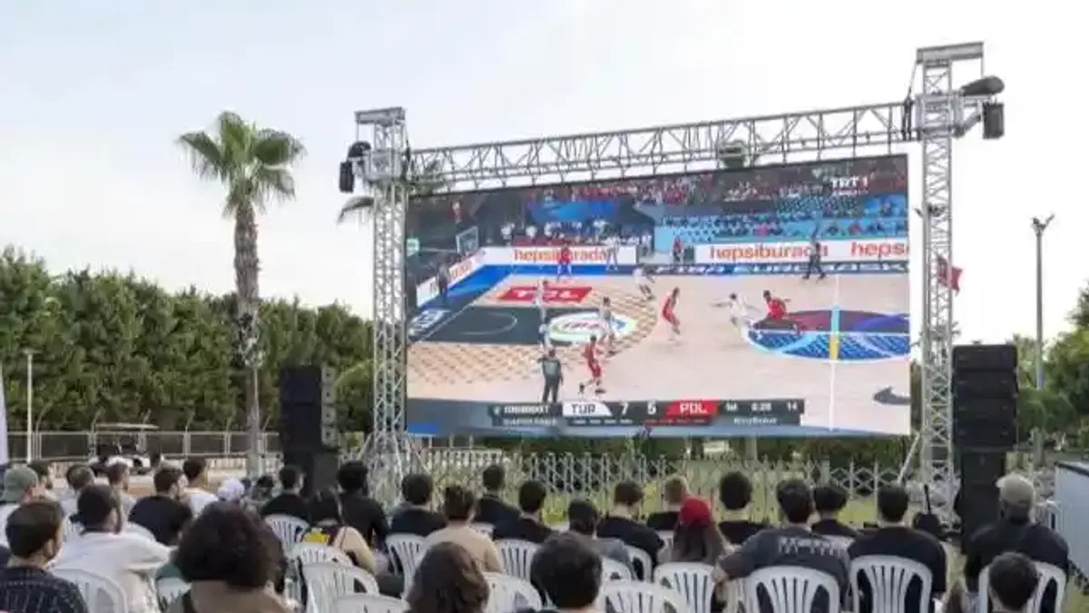 Mersin’de Büyükşehir’le milli maç coşkusu