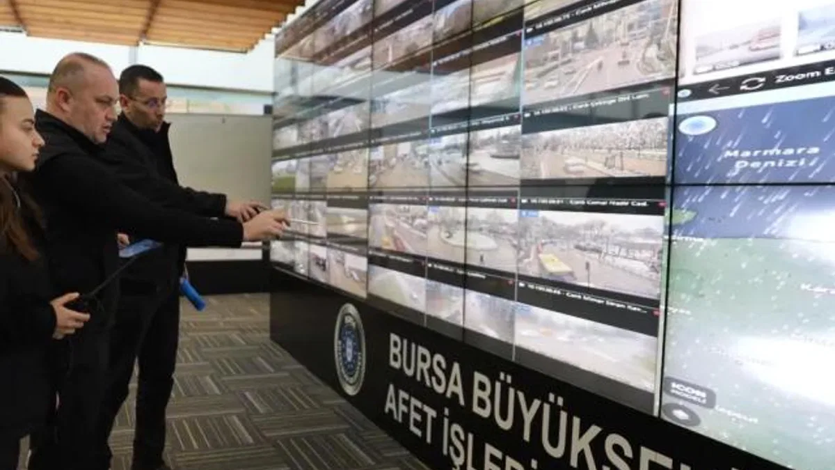 Bursa karla mücadeleyi AKOM'dan takipte