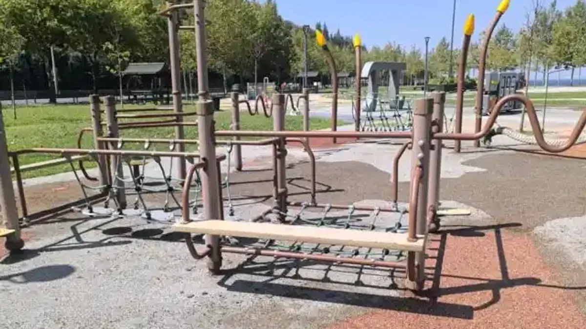 Karamürsel Ereğli Aktif Park'ın zemini yenilendi