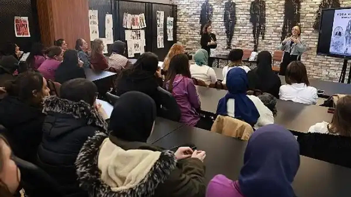Modaya yön verenler gençlere cesaret aşıladı; "İletişim dilinizi doğru ve etkili kullanın"