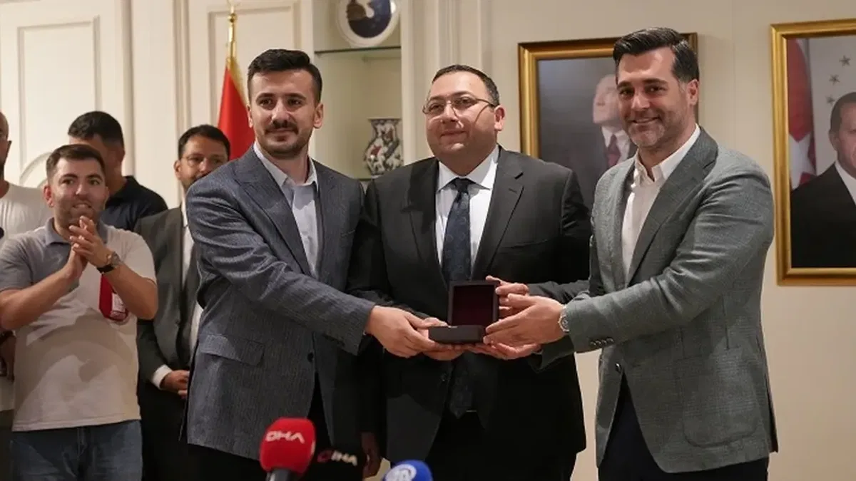 Dündar Ziya Gültekin Üsküdarlılarla buluştu