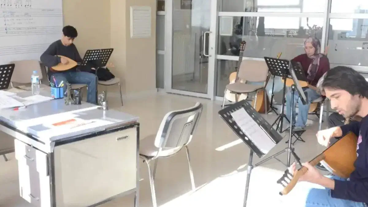 Malatya’da bağlama sevgisi kültürleri buluşturuyor