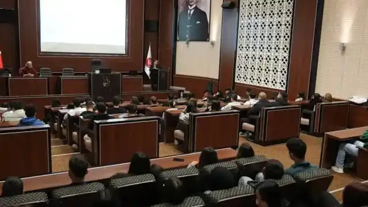 Ankara Keçiören'de stajyer öğrencilere sağlık eğitimi
