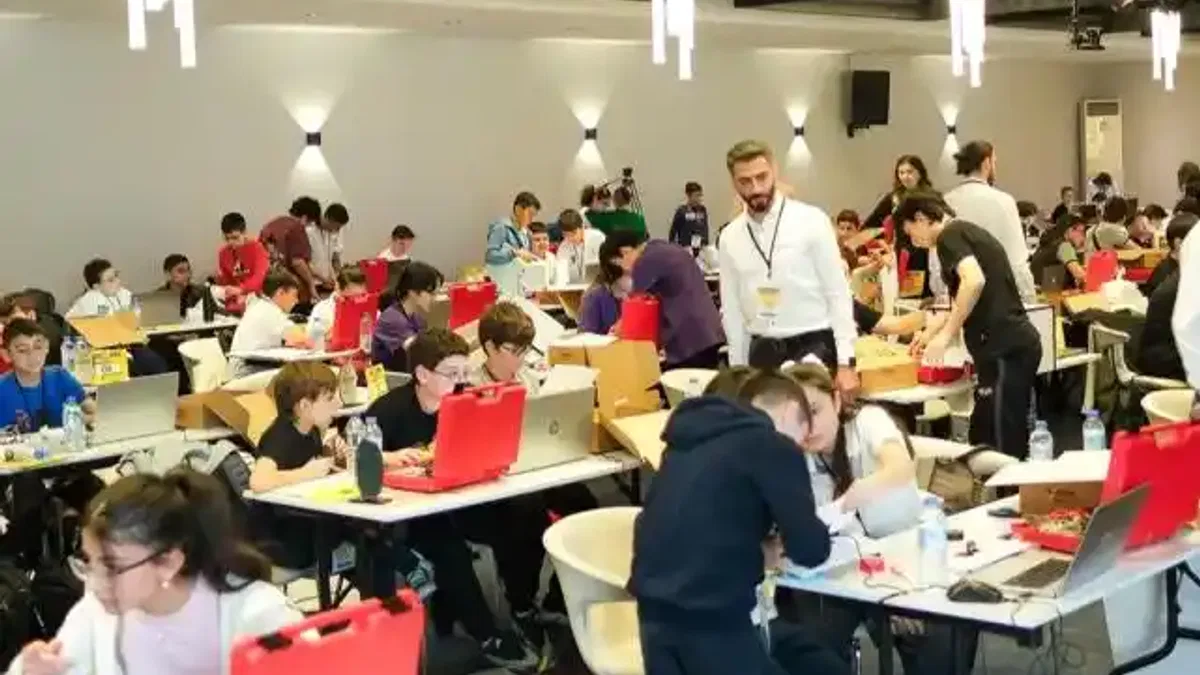 Genç mucitler sahneye çıktı