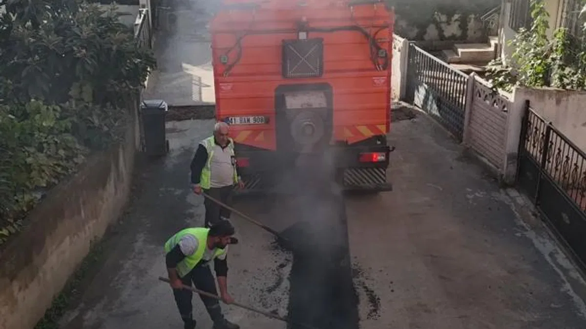 Kocaeli Gebze’de asfalt mesaisi sürüyor