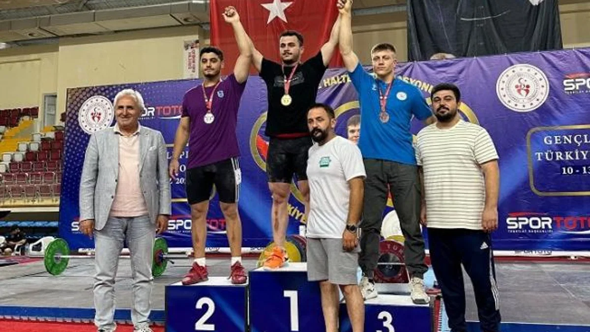 Nevşehirli halterci Serdar Benli Türkiye üçüncüsü