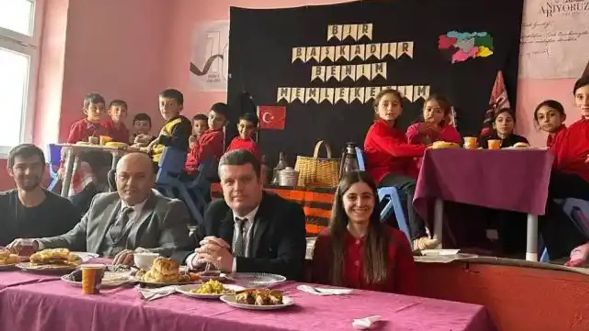 Ardanuç'un tek köy ilkokulunda 'yerli' coşku