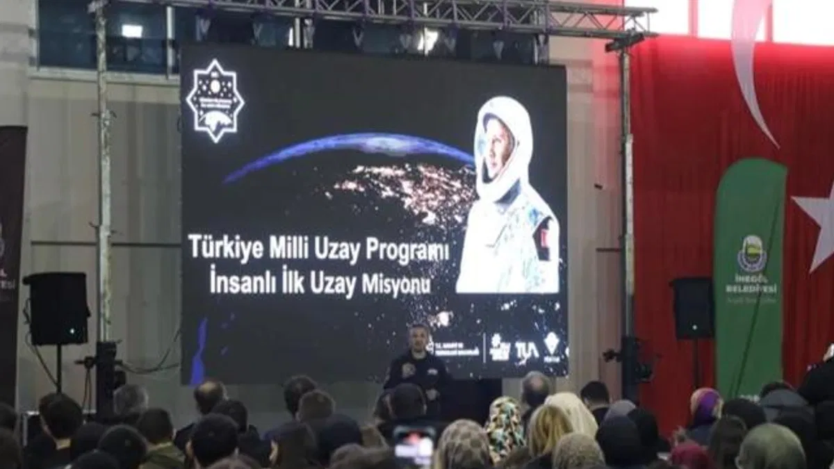 Astronot Alper Gezeravcı Bursa İnegöl'de öğrencilerle buluştu