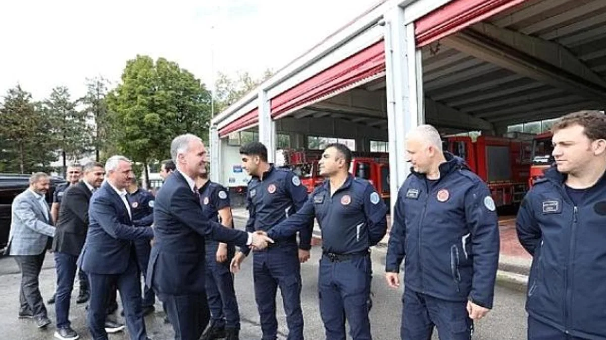 Başkan Alper Taban'dan İtfaiye Personeli Ve Huzur Evi Sakinlerine Ziyaret