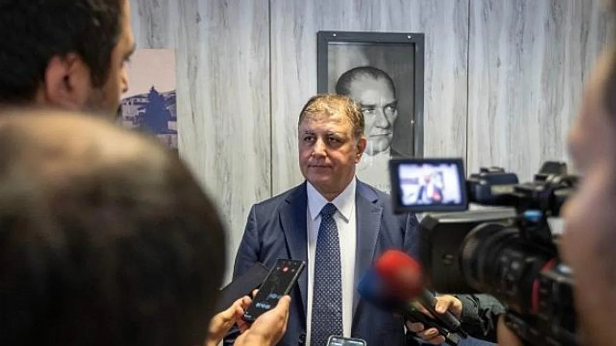 Başkan Tugay'dan gündeme dair mesajlar "Türk halkı kimin samimiyetle hizmet etmeye çalıştığını görür"