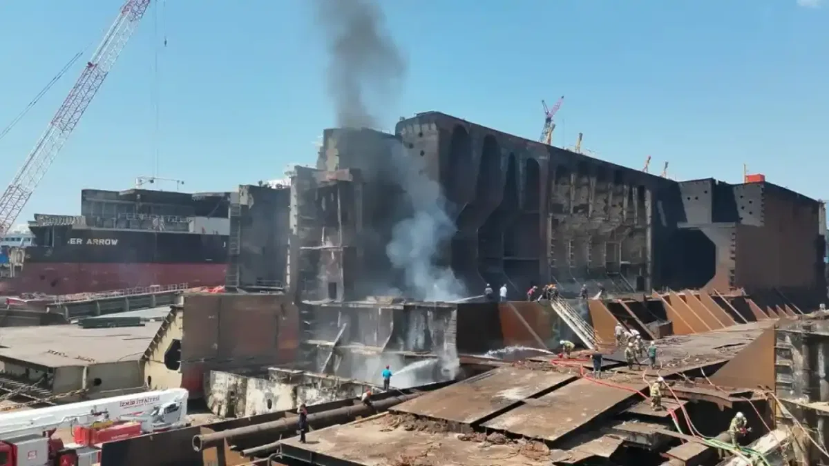 İzmir Aliağa'da yakıt tankeri yangınına hızlı müdahale