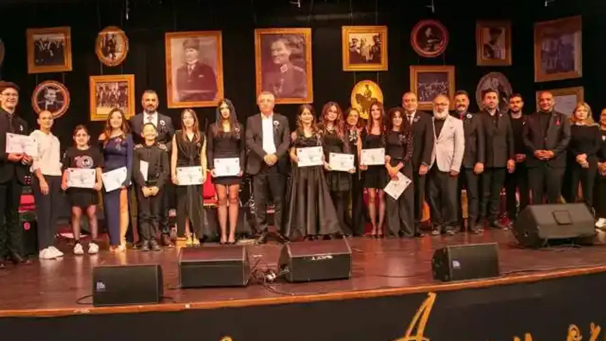 Güzelbahçeli gençler Atatürk için söyledi