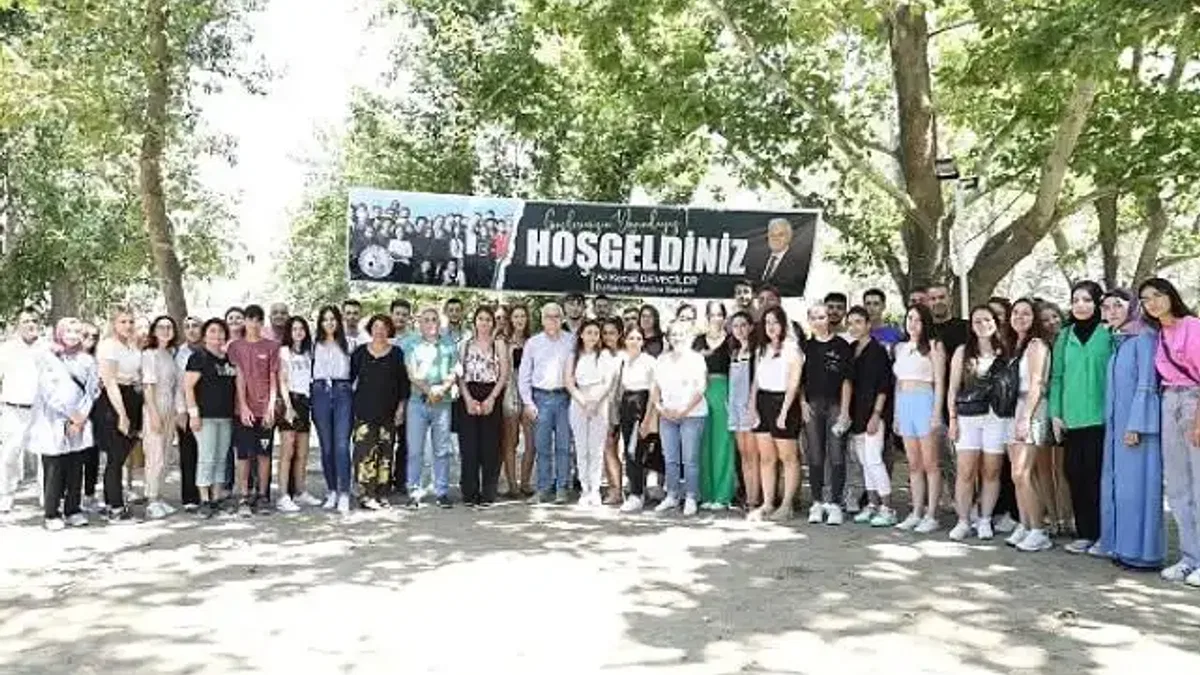Burhaniye Belediyesi'nden 4.500.000 TL geri ödemesiz burs desteği