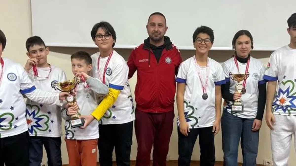 Muğlalı sporcularından satrançta çifte başarı