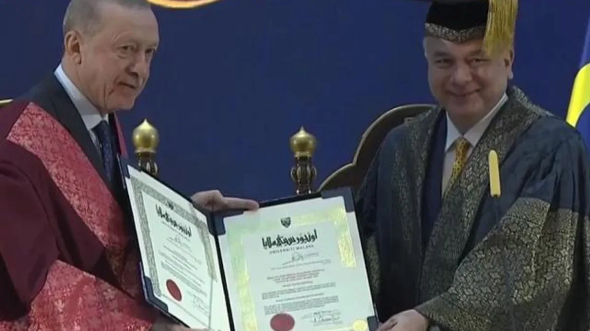 Malezya'dan Cumhurbaşkanı Erdoğan'a fahri doktora beratı