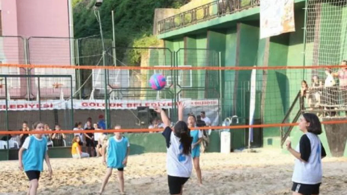 Gölcük'te Plaj Voleybolu heyecanı başlıyor