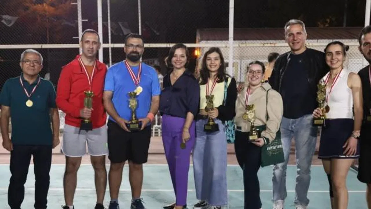 İzmir Karabağlar'da spor şenlikleri renkli geçti