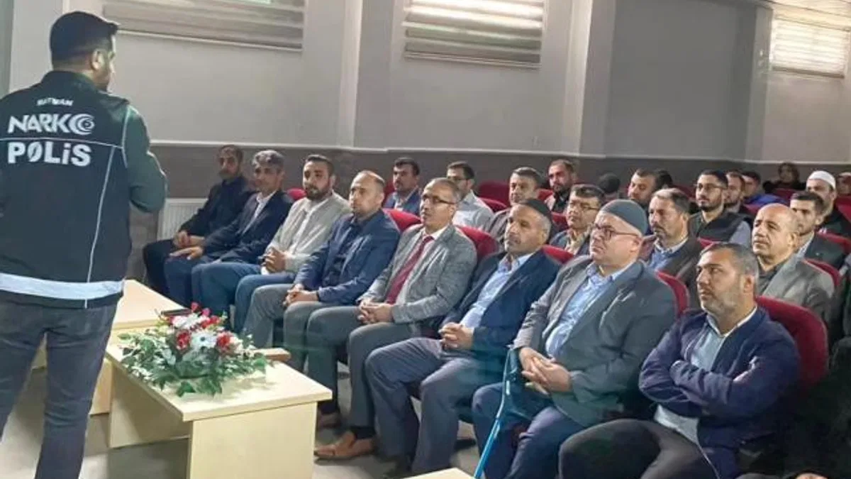Batman Sason'da din görevlilerine 'en iyi narkotik polisi anne' semineri