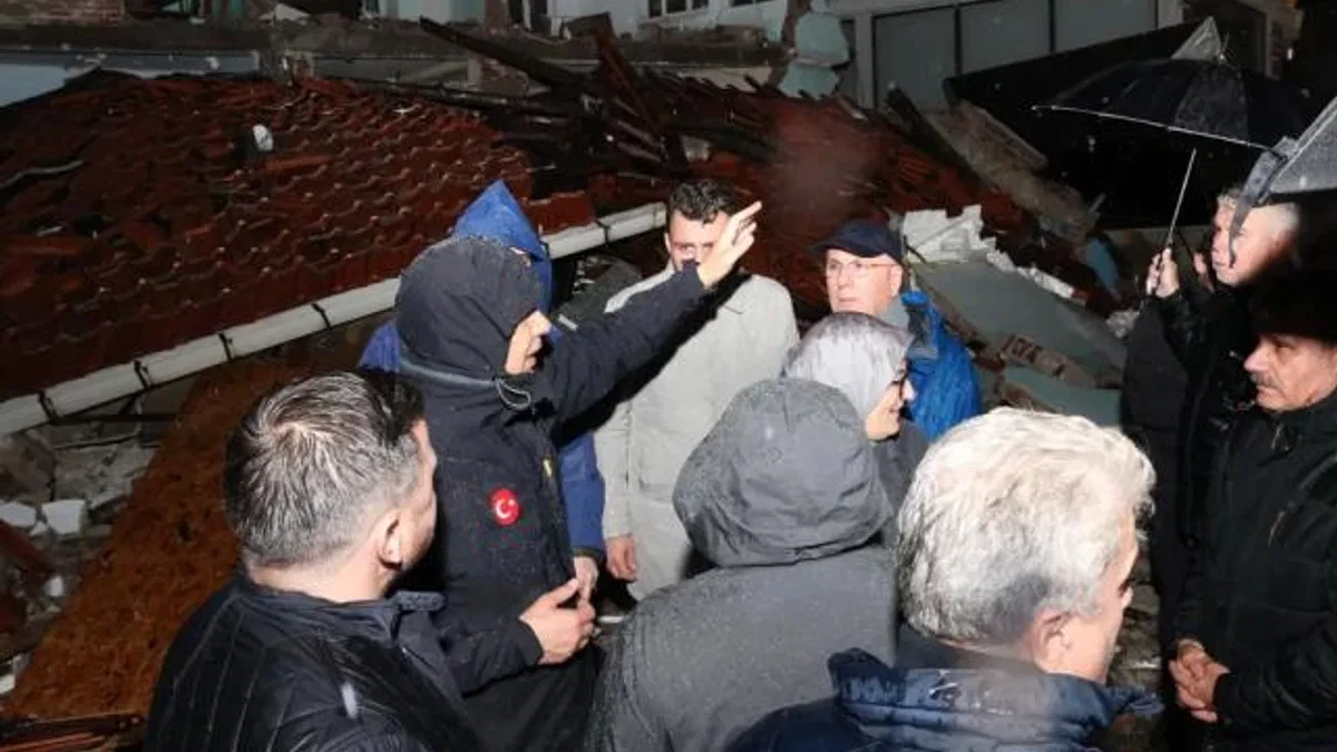 6,1’lik deprem sonrasında Bakan Yerlikaya sahada