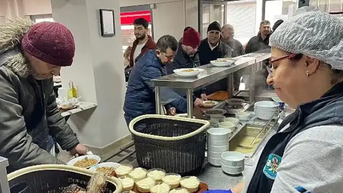 'Kent Lokantası' ve 'Halk Mandıra' 10 Binlerce Kişiye Ulaştı Zeyrek, "Üreten, ürettiğini adilce hakça bölüşen bir düzen"
