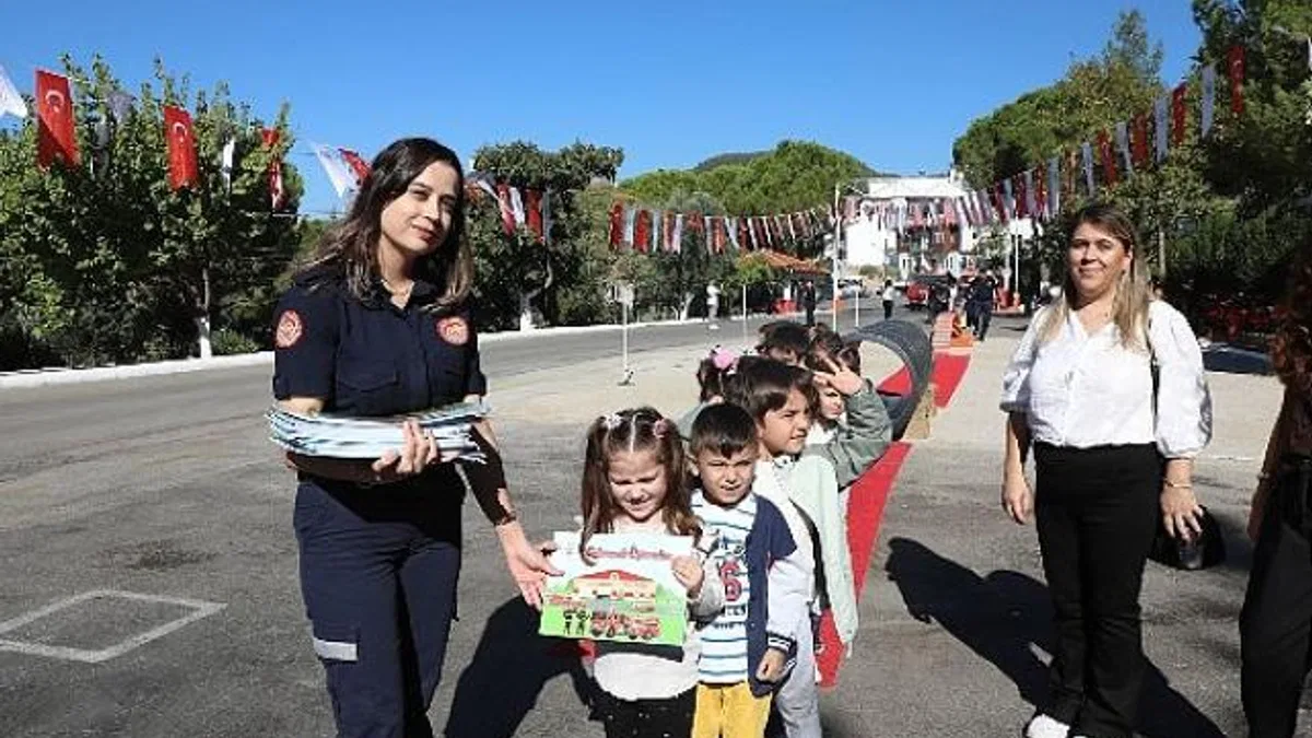 Büyükşehir Belediyesi İtfaiyesi'nden Miniklere Yangın Eğitimi