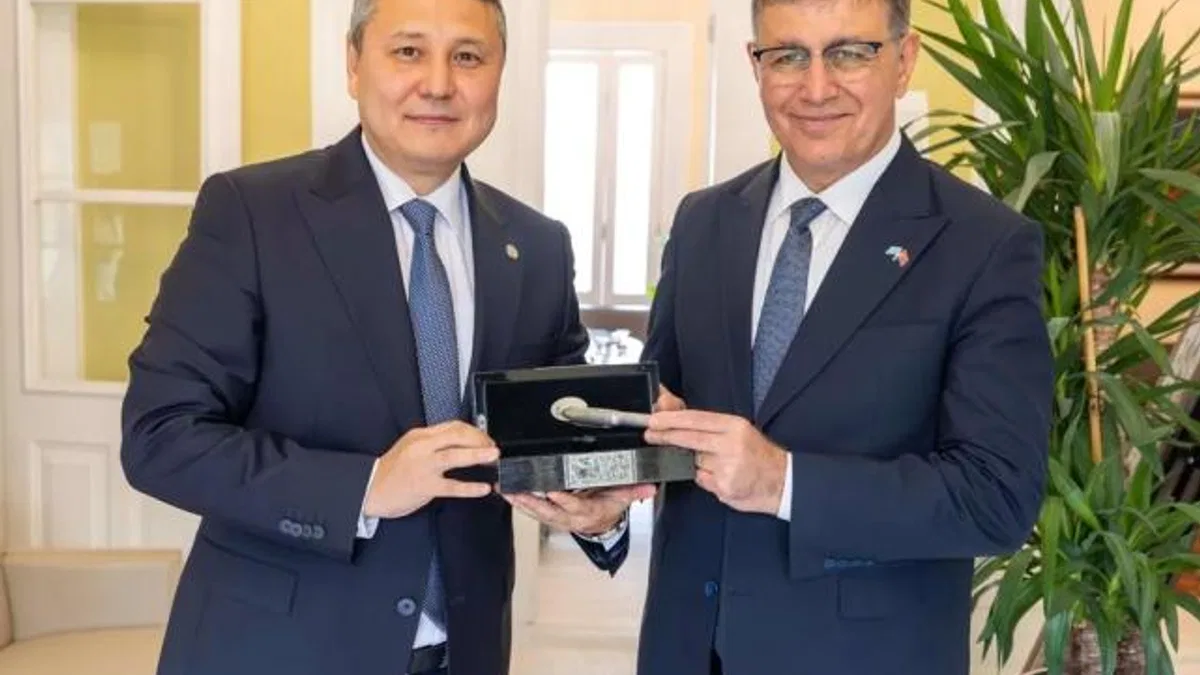 İzmir'de Kazakistan heyeti Ay Yıldızlı Konak'ta ağırlandı
