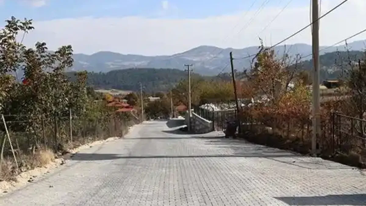 Denizli'de kilit parke çalışmalarıyla modern yol konforu