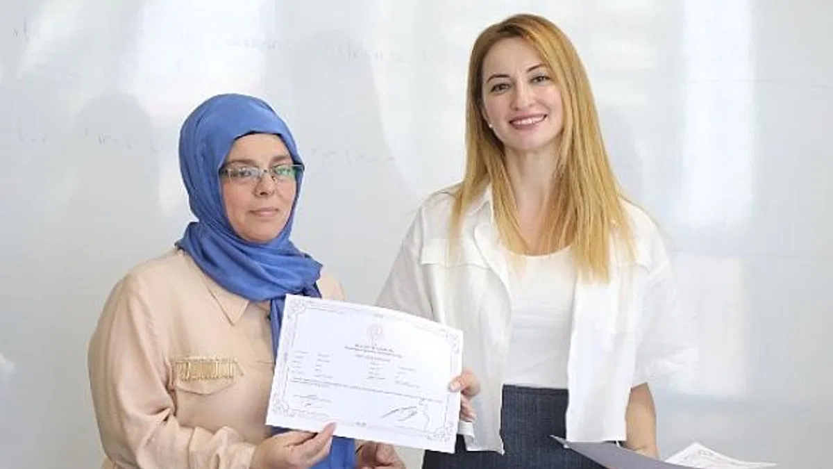 Çankayalı kadınlar okuma yazma sertifikalarını aldı.
