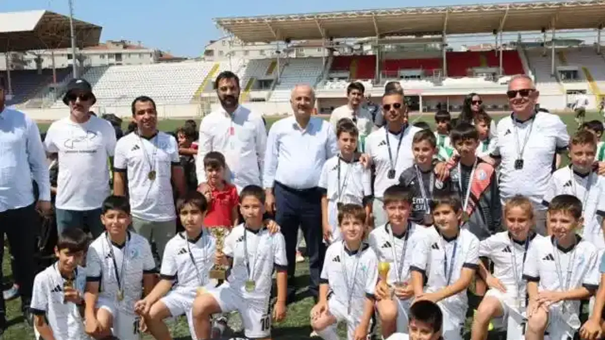Başkan Büyükgöz minik sporcuları yalnız bırakmadı