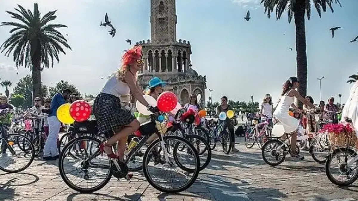 İzmir, Uluslararası Avrupa Demokrasi Başkenti Unvanı için son beşte