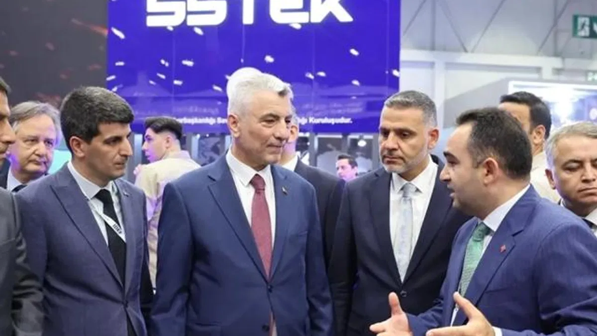 Bakan Bolat, IDEF'te Türkiye’nin savunma sanayi gücüne ortak oldu