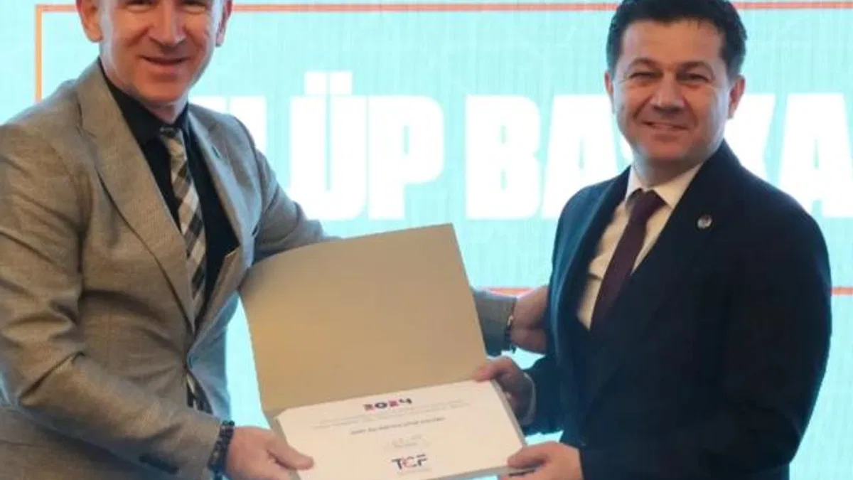 İzmit Belediyespor Kulübüne teşekkür plaketi