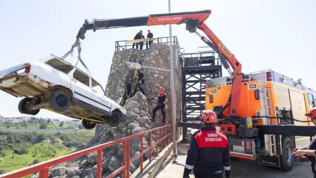 İzmir İtfaiyesi’nde 'özel kuvvet' eğitimi