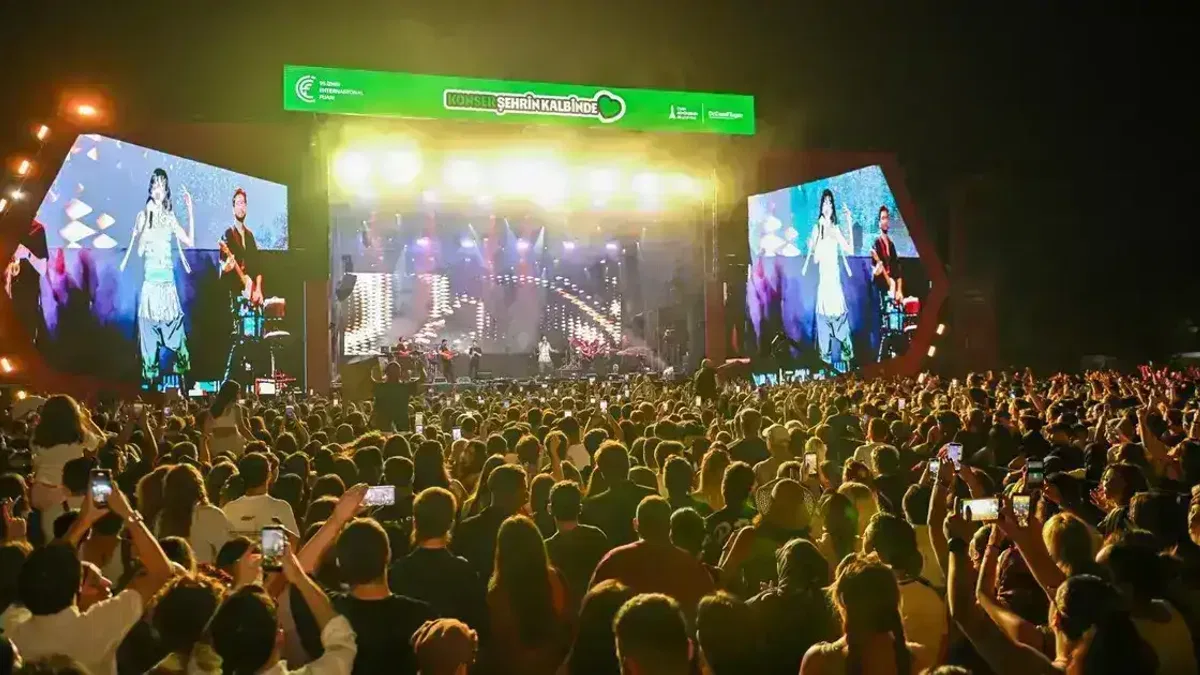 İEF’de müzik ve mizah bir arada