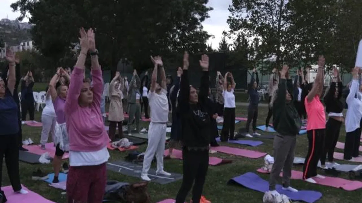 “Nefes Al İzmit” yoga etkinliğine Plajyolu’nda yoğun katılım