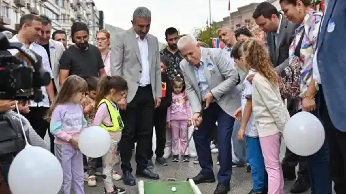 Haydi çocuklar, Heykel'de buluşuyoruz