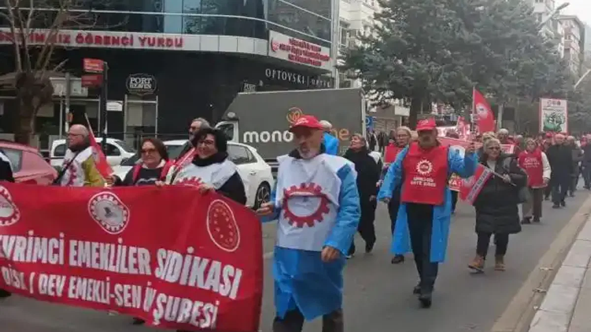 Emekliler Samsun'dan Ankara'ya yürüdü... Tandoğan Meydanı'nda hak mücadelesi