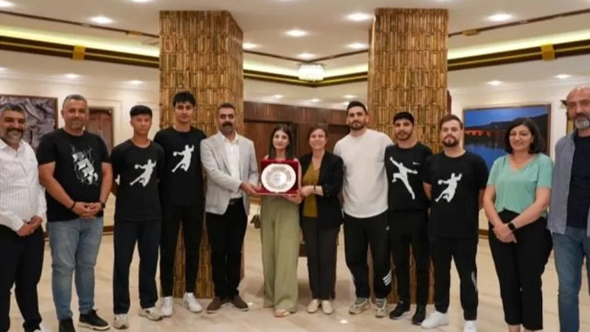 Diyarbakır Büyükşehir şampiyon sporcuları ağırladı