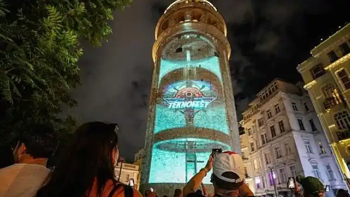 Galata Kulesi TEKNOFEST'in Işığıyla Parladı